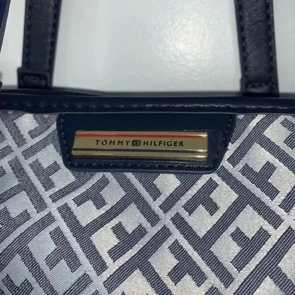 Tommy Hilfiger Shopper Bag​​ - Picture 3 of 10